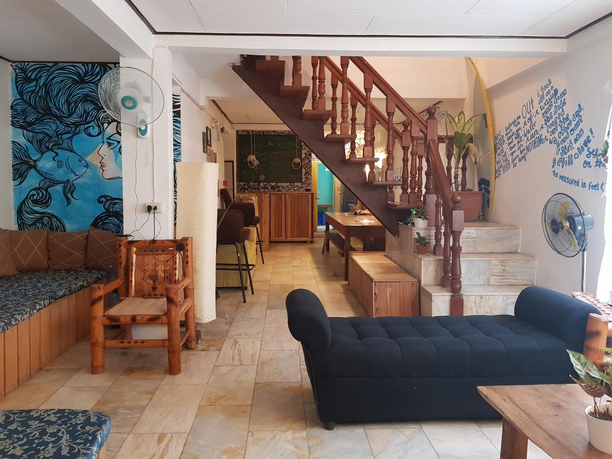 Go Surfari House Hostel Baler Bagian luar foto